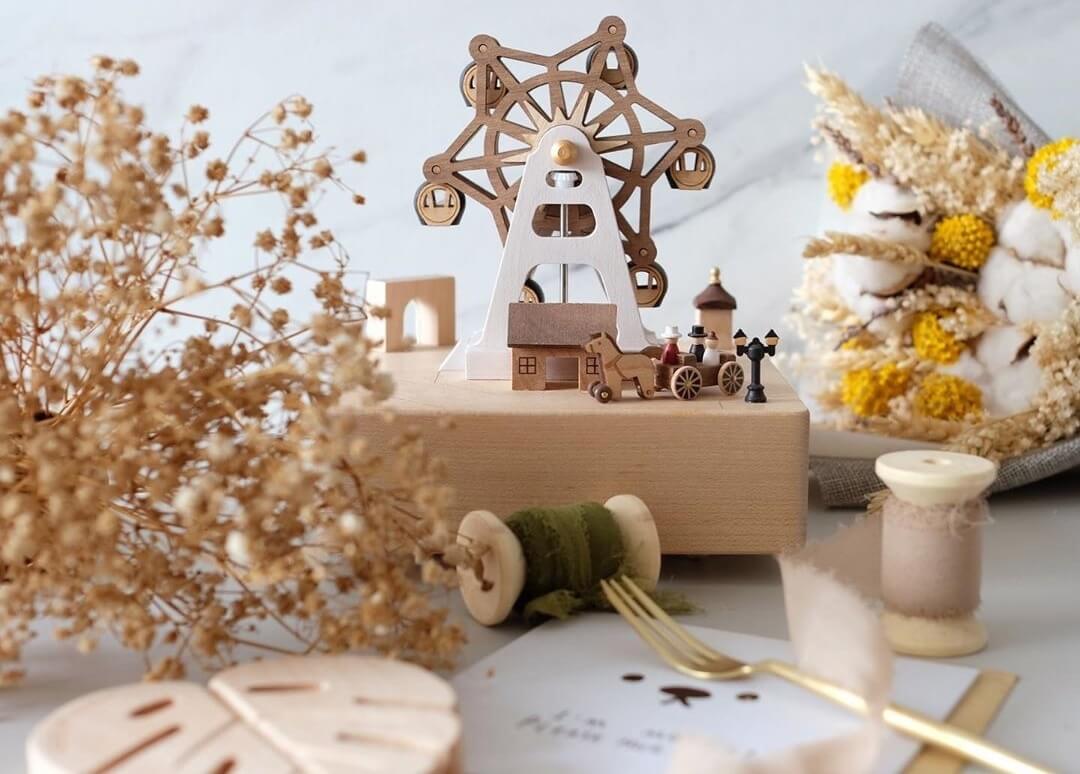 Produk Ivory and Pen kerap digunakan untuk foto produk